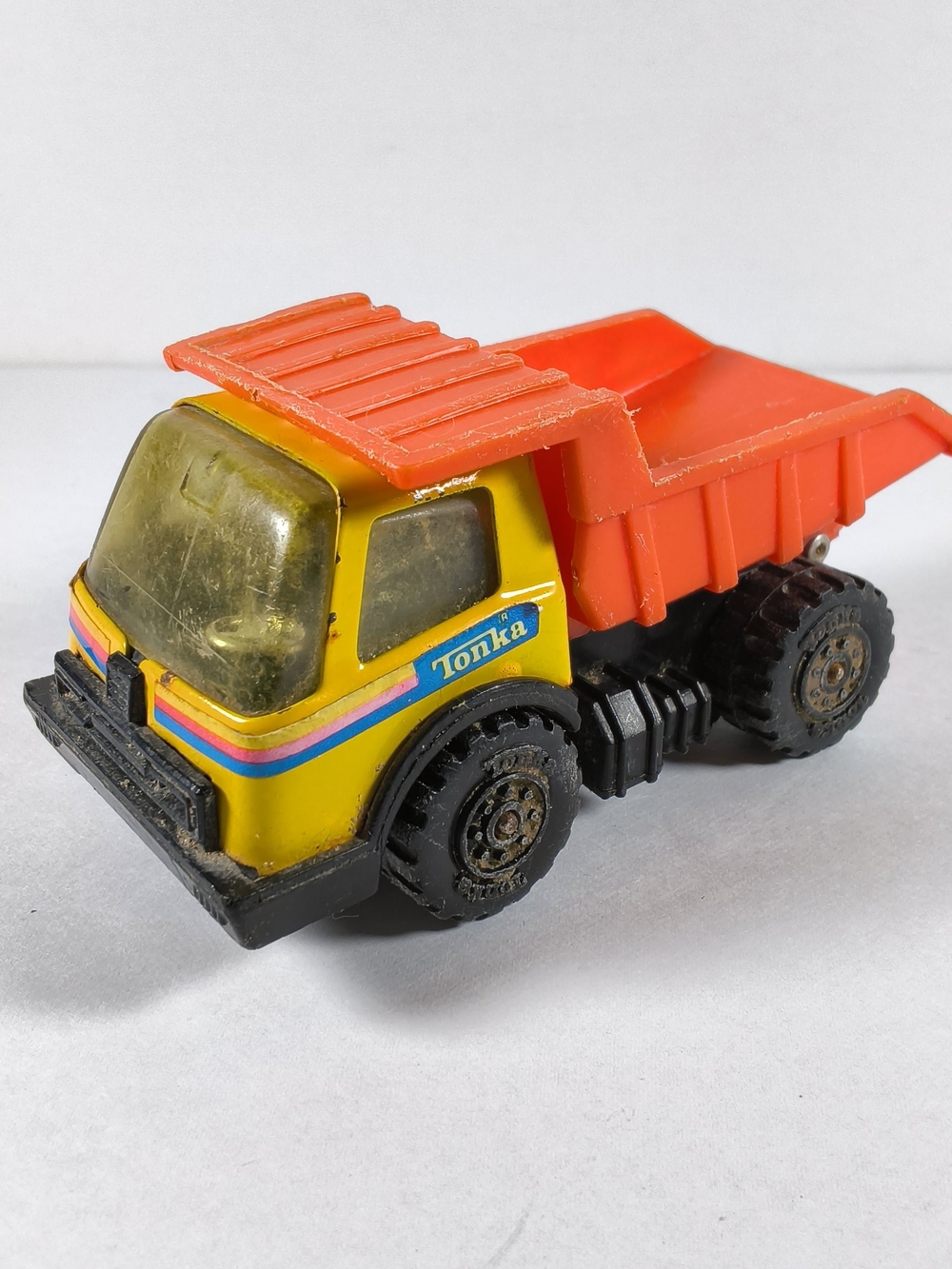 Vintage Tonka Yellow Orange Dump Truck Made in Hong Kong 131 Pressed Steel 1:50